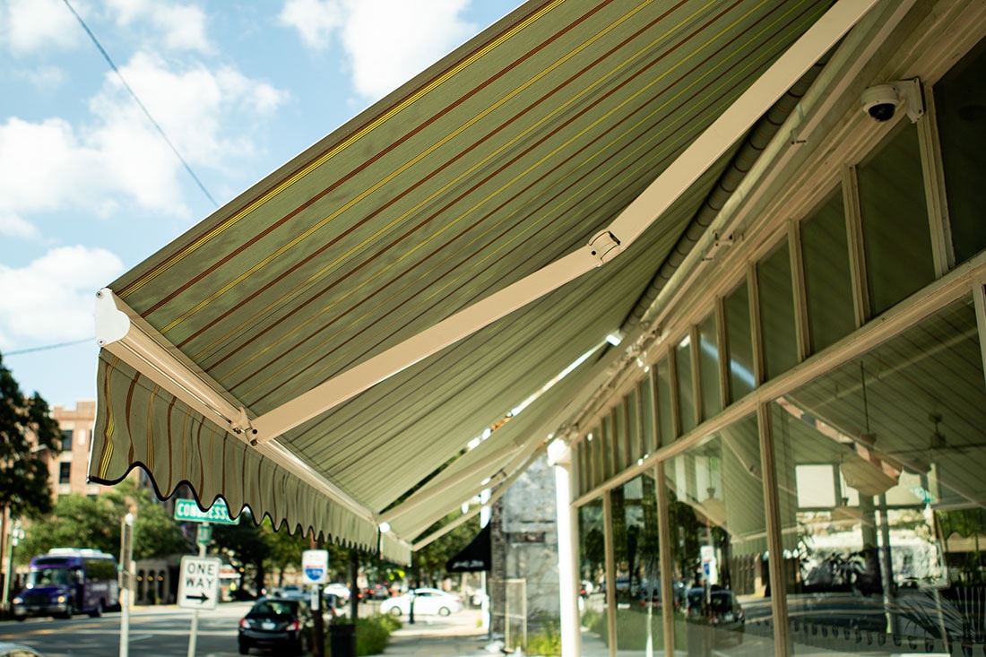 commercial retractable awnings