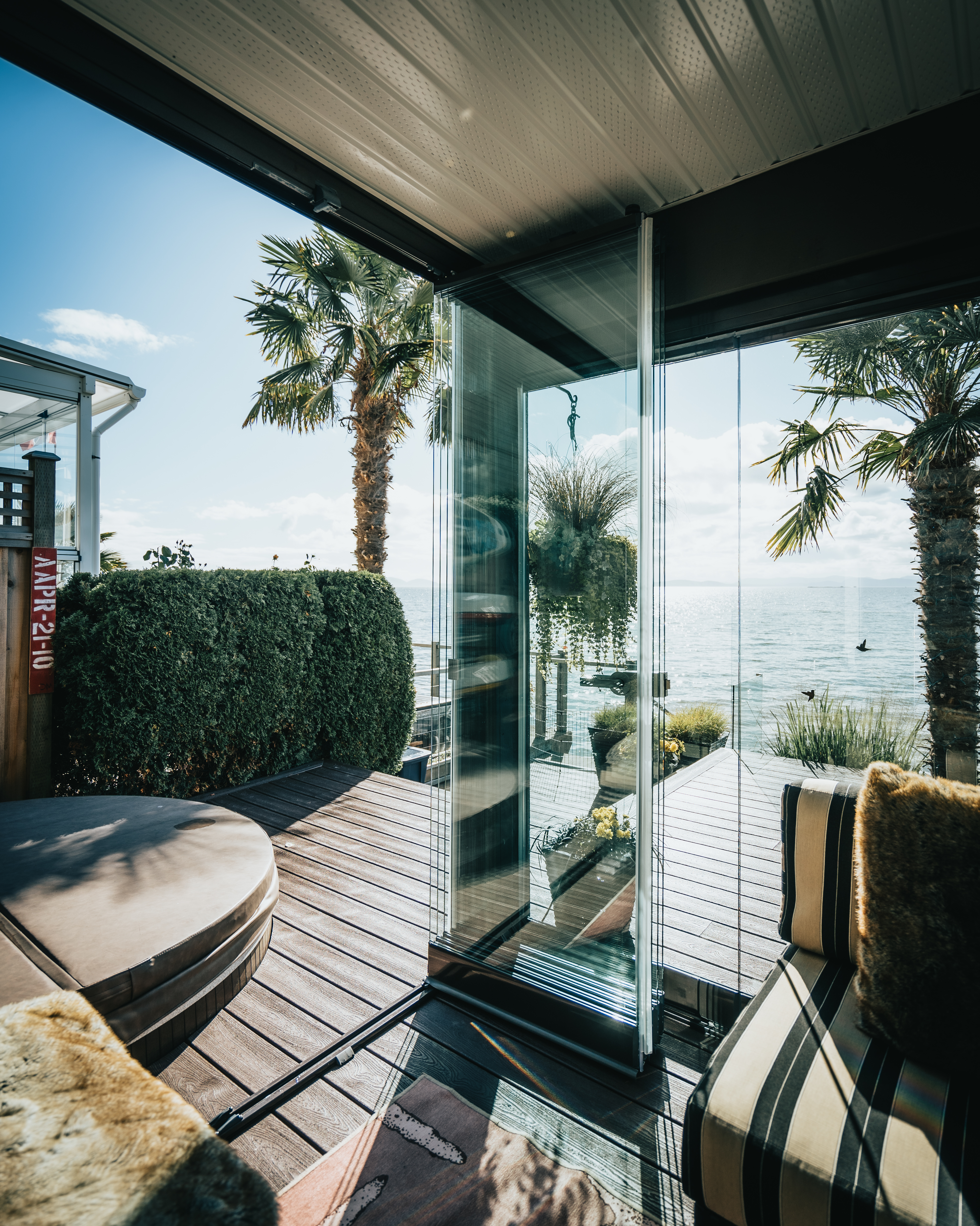 Custom-fit glass screen enclosure system